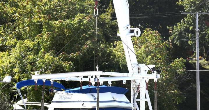Boat removal begins in earnest as summer turns to fall