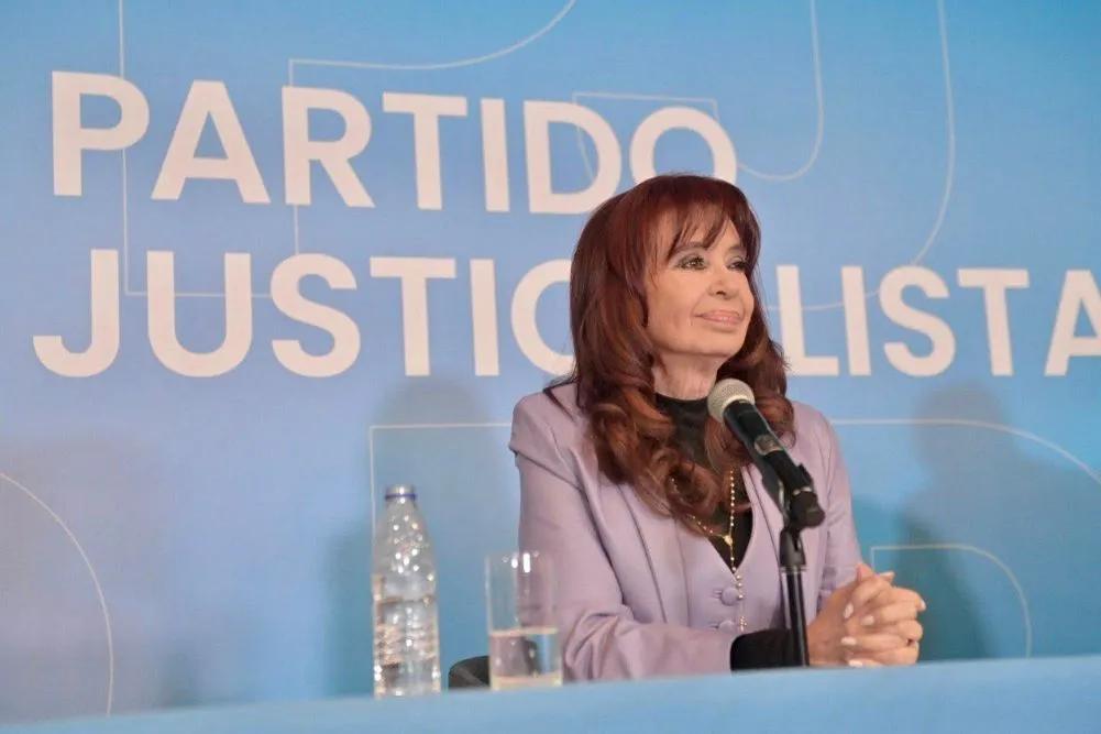 Cristina Fernández cruzó a Milei tras su mensaje en cadena nacional: "¿En serio que lo peor ya pasó?"