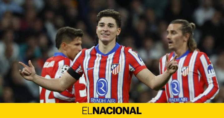 Julián Álvarez crea dudas en el Barça como recambio de Lewandowski