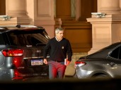 Con encajes récord, el Gobierno busca extender fuertes pagos de deuda para después de octubre