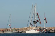 Flotilla Global Sumud recibe suministros humanitarios de la Media Luna Roja