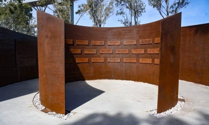 Un emotivo homenaje a víctimas de la tragedia en el Elevador Nº5