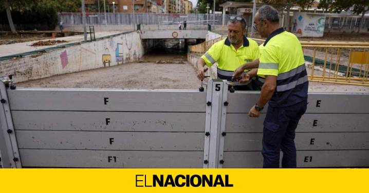 El barranco de La Saleta en Aldaia se desborda de madrugada por las intensas lluvias