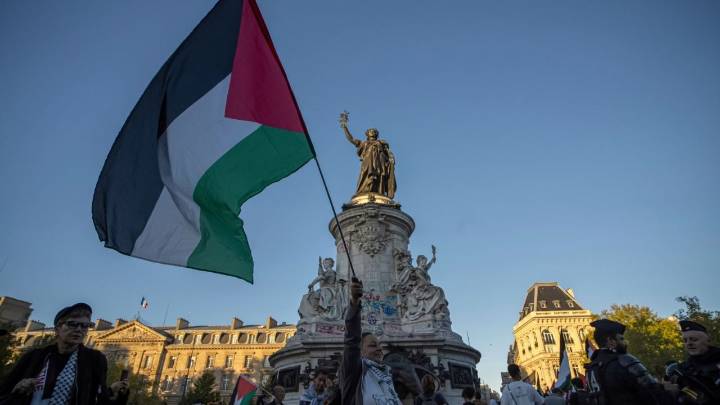 Alcaldes franceses izan banderas palestinas pese a órdenes del gobierno antes de asamblea de ONU