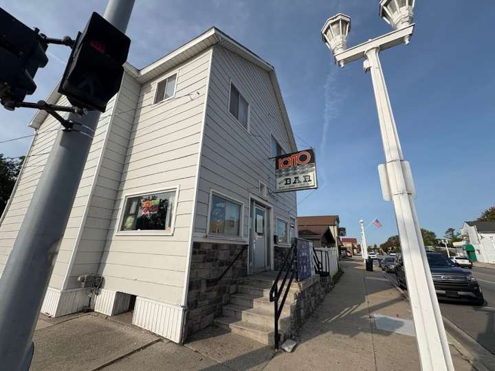 Armored ‘bounty hunter’ charged with waving gun at customers at Bay City’s Bell Bar
