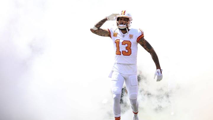 Mike Evans goes to locker room, Bucs up 26