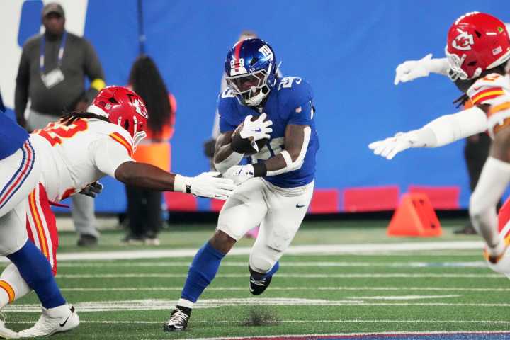 What Happened to Tyrone Tracy? Giants RB Injured After Terrifying Hit vs Chiefs Giants RB Tyrone Tracy Jr. injured on sideline versus Chiefs; raising concerns, awaiting update on shoulder/collarbone. 