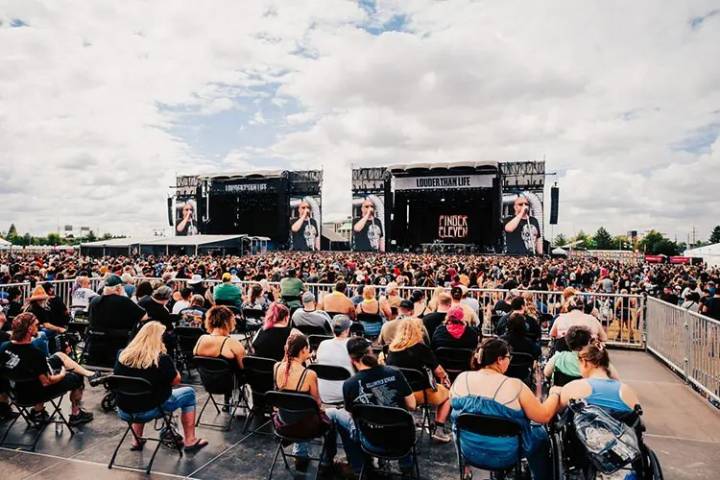 Grandes multitudes provocan retrasos y congestión vehicular en Louder Than Life en Louisville