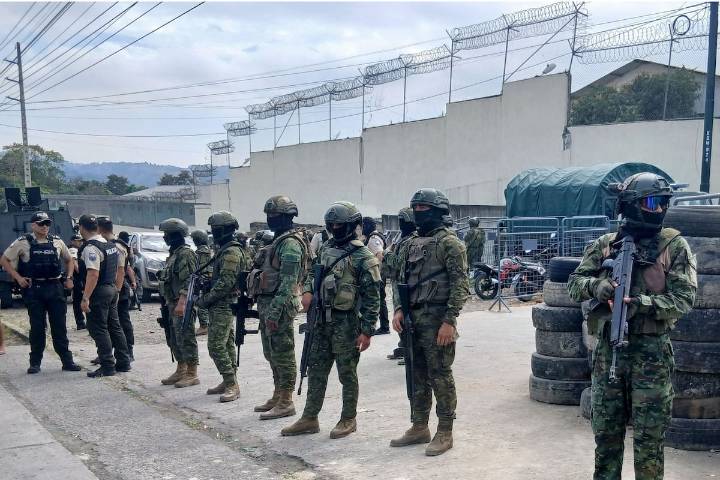 Masacre en una cárcel. Escenas sangrientas y cuerpos desmembrados: una pelea entre bandas narco dejó 17 muertos en Ecuador