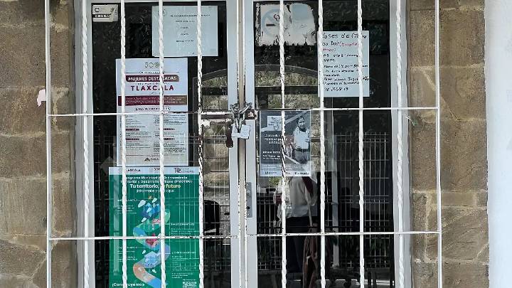 Vecinos de Tizatlán cierran las puertas de la presidencia por disputa de terrenos comunales
