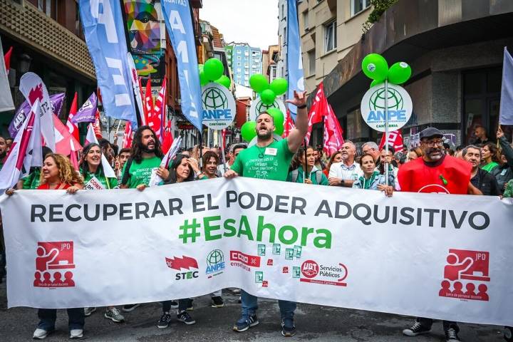 La Junta Docente cifra en un 50% el seguimiento del segundo día de huelga en los institutos y Educación en la mitad