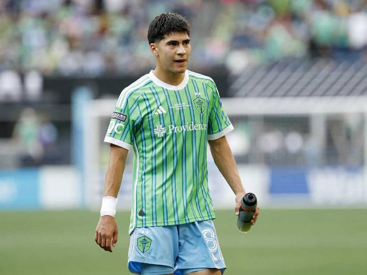 El mexicano Obed Vargas fue agredido por Sergio Busquets