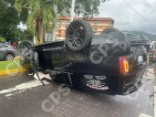 Aparatosa volcadura en avenida Medina Ascencio moviliza a autoridades y ciudadanos