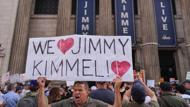 Jimmy Kimmel vuelve al aire tras suspensión de una semana por comentarios sobre Charlie Kirk