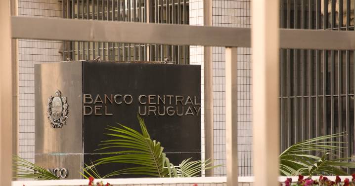 Uruguay busca desdolarizar: el BCU impulsa medidas para fomentar el ahorro en pesos