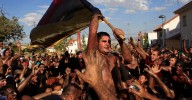 La fiesta única en España que tiñe de negro a miles de vecinos y une a dos pueblos de Granada