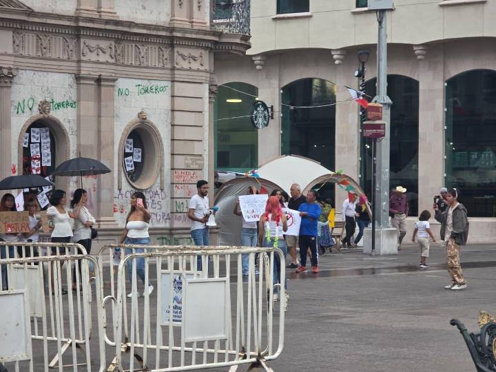 Vandalizan manifestantes Presidencia Municipal