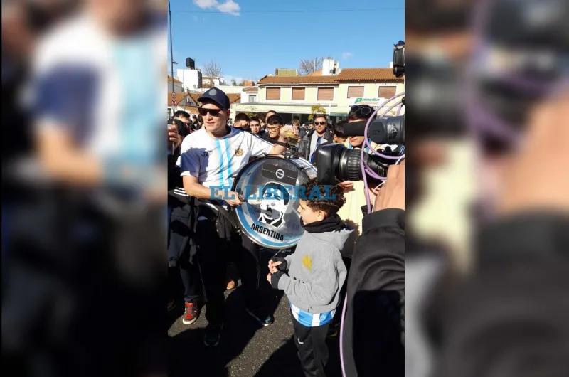 Un adiós que no se va: la fiesta argentina en el último partido oficial de Messi en casa