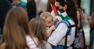 Fotos: 4.000 personas recorren el centro de Granada en una marcha contra la violencia en Gaza