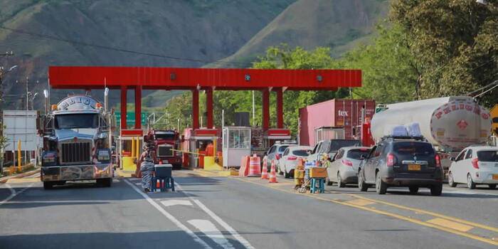 1 billón tendría que pagar el Gobierno Nacional por congelamiento de tarifas de peajes, advierte la Contraloría General