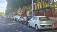 ¡Increíble hasta donde llegan los coches aparcados para ir a la Feria de Albacete!