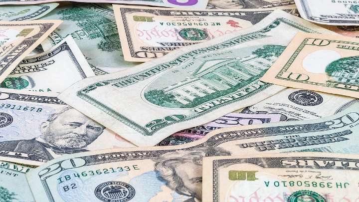 FPIs Extend Selling Streak, Offload Over Rs 4,900