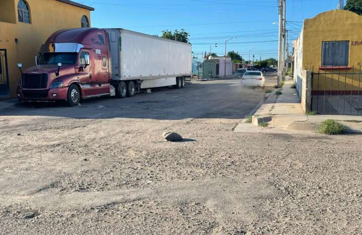 Mal estado de calles y basureros afectan a vecinos