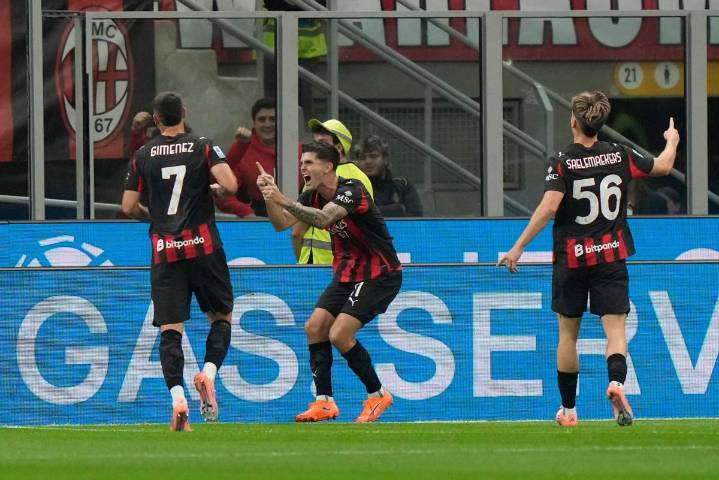 Milan derrota al Napoli con Santi Giménez en cancha y se coloca líder de la Serie A