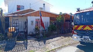 Incendio estructural en población Arrayán movilizó a Bomberos de Lo Miranda