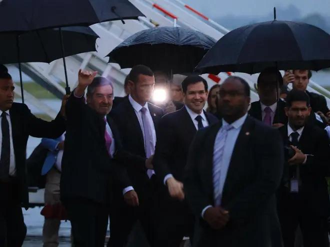 Marco Rubio llega al AIFA en medio de una fuerte lluvia