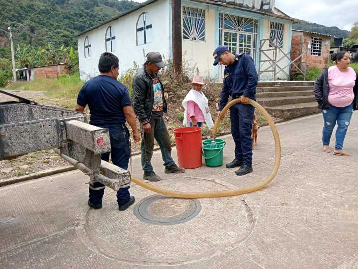 Sácama recibe suministro de agua en carrotanques tras afectación en bocatoma