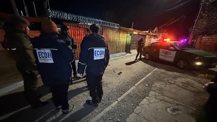 Doble crimen en Puente Alto: Víctimas fueron baleadas afuera de su domicilio