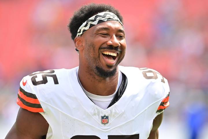 Deadspin | Browns DE Myles Garrett (hip) returns to practice Friday