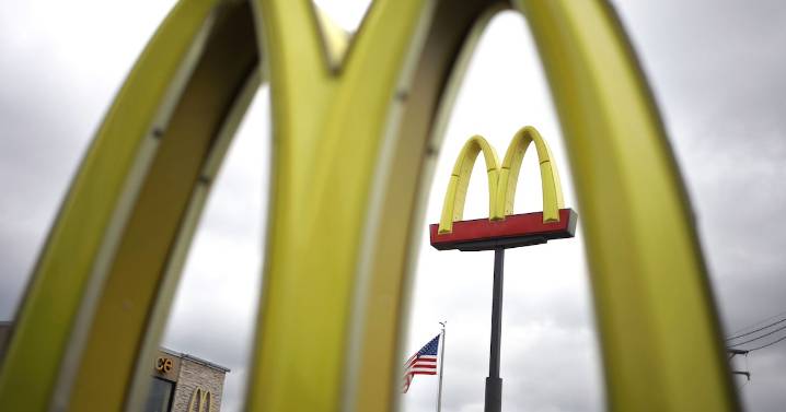 McDonald’s contratará a 10.000 personas en Argentina en programa con Gobierno de Milei: los detalles 