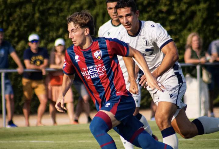 El Huesca inscribe a Manu Rico con dorsal de primer equipo