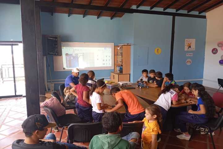 Mincyt organiza taller Fundamentos de la Robótica para niñas y niños de Barinas