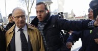 El 'paseíllo' que Begoña Gómez elude y que otros políticos sí hicieron