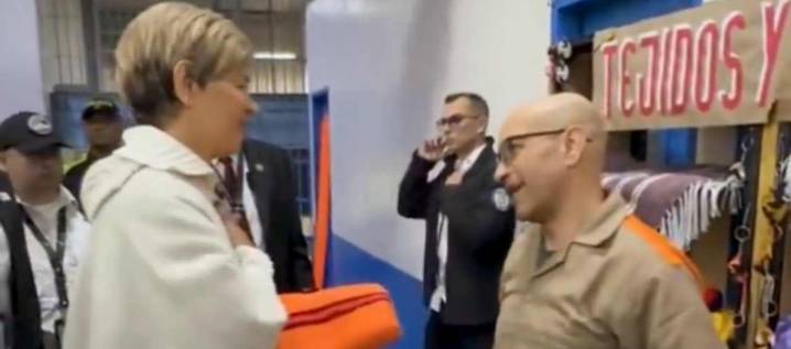 Alcocer afirmó que no fue a La Picota en un acto político, sino por un “gesto de humanidad”