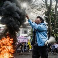 Indonesia leader in damage control, installs loyalists after protests