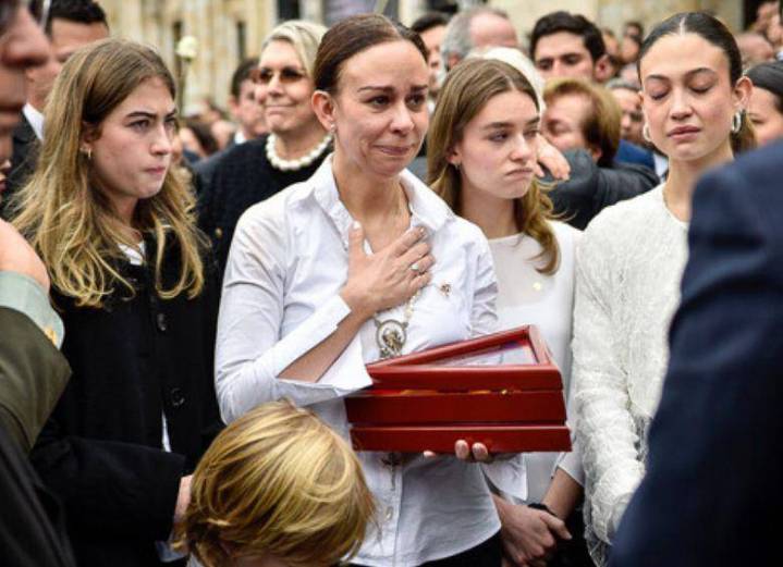 Viuda de Miguel Uribe habló sobre la sentencia de 7 años impuesta al menor que le disparó al senador: “Su vida puede cambiar, la de Miguel no”