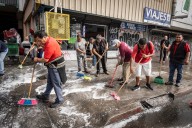 Más de 150 comerciantes le dan una ‘santa lavada’ a las calles del Centro