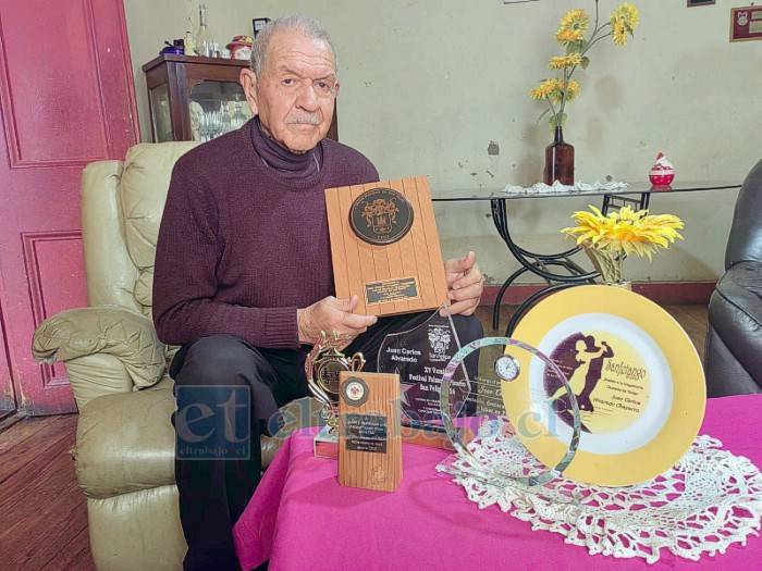 Juan Carlos Alvarado celebra 70 años de carrera: «Yo voy a morir cantando»