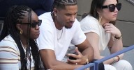 Knicks' Josh Hart says he aggravated a finger injury and expects to wear a splint this season