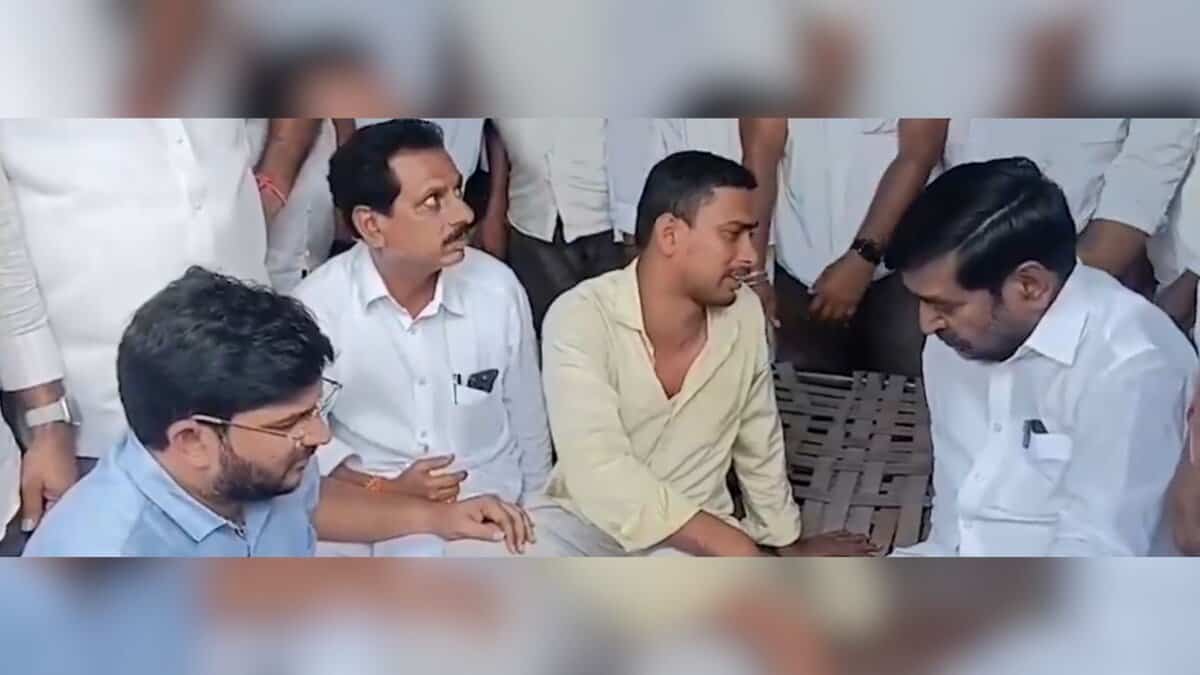Telangana farmer alleges police assault over urea protest; cops refute claim
