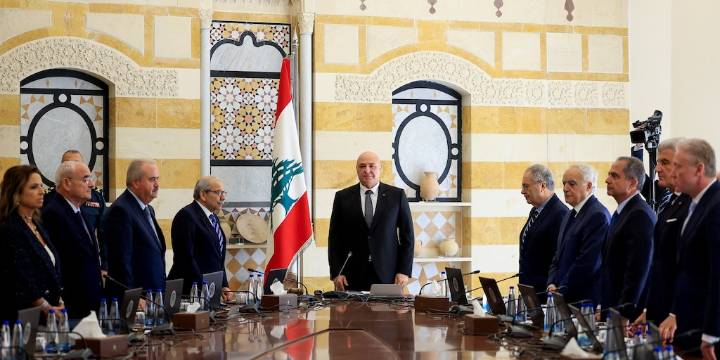 Los ministros de Hezbollah abandonaron la sesión del Gabinete de Líbano que trata el desarme del grupo terrorista