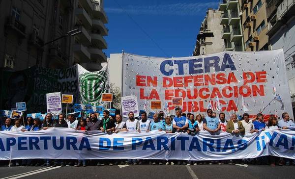 La CTERA convoca a un paro docente en todo el país por la "situación crítica"