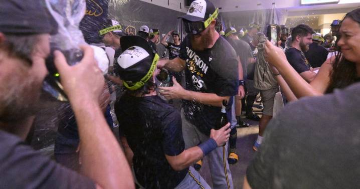 Brewers celebrate 3rd straight NL Central title, driven by underdog status