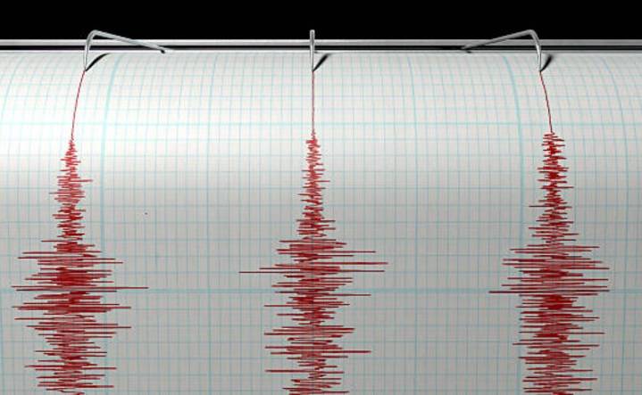 Sismo de 7.8 sacude las cosas del oriente de Rusia y genera alerta de tsunami
