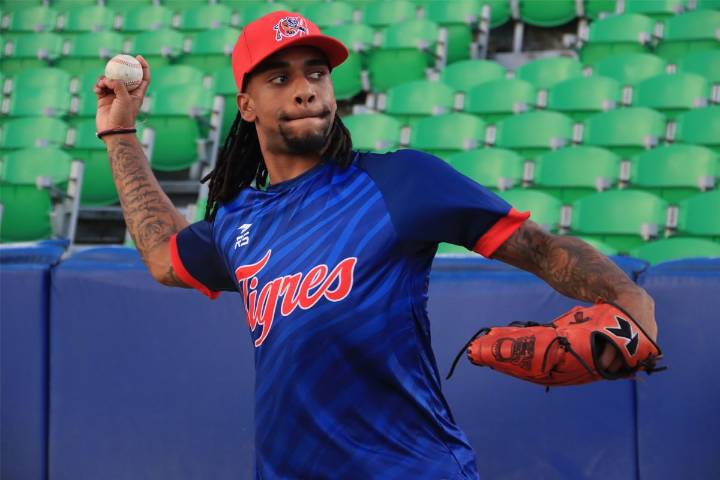 Ronnie, aprieta el brazo