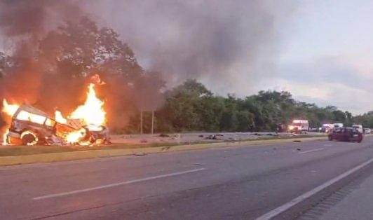 Deja choque entre camión y 2 autos 15 muertos en Yucatán